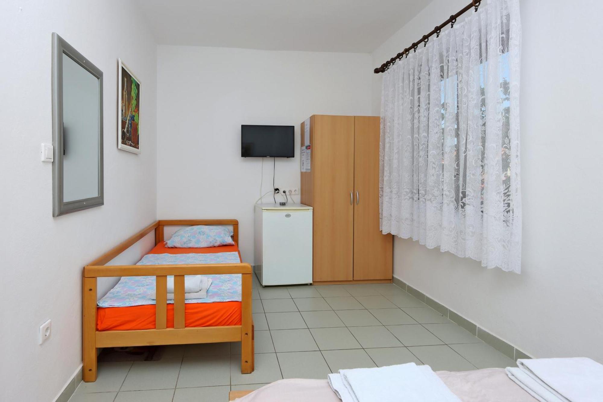 Apartments And Rooms With Parking Space Selce, Crikvenica - 2362 Oda fotoğraf